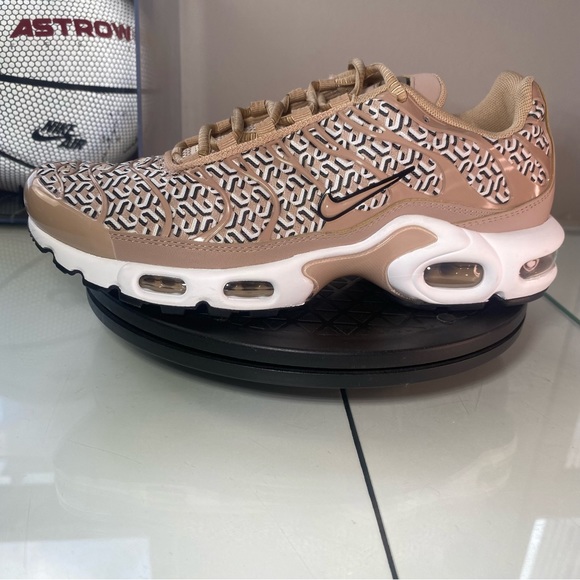 🆕 Nike	Wmns Air Max Plus 'United in Victory' - Womens 8 - Picture 11 of 11